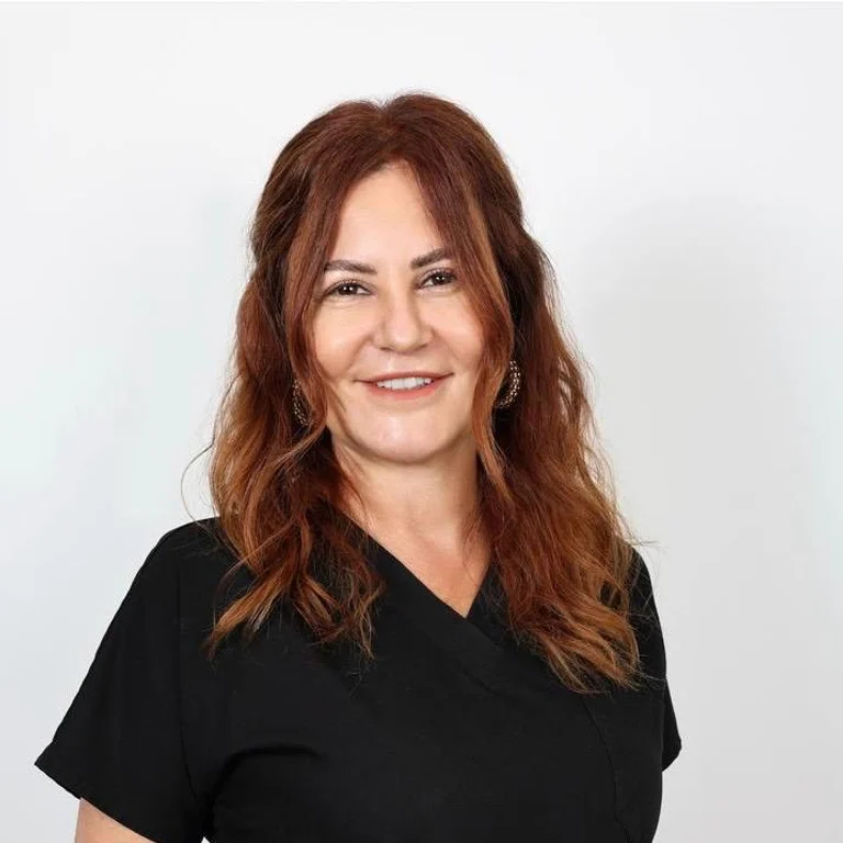 Dt. Duygu Karaosmanoğlu portresi